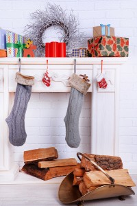 Fireplace-with-Christmas-decor-78927632